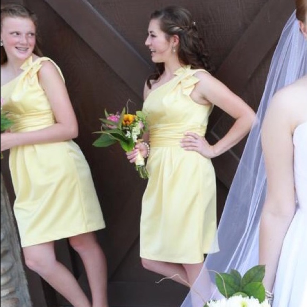 Light yellow bridesmaid dress. Great condition!